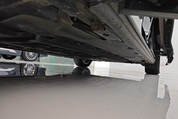 Used Denza D9 2022 DM-i 970 Four-Wheel Drive Flagship Model Left Side Sill