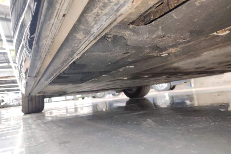 Used Denza D9 2022 EV 600 Four-Wheel Drive Flagship Model Left Side Sill