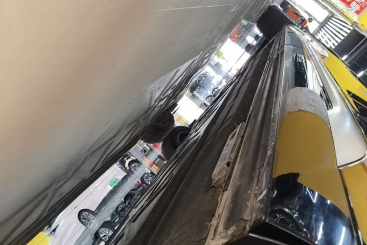 Used Denza D9 2022 DM-i 970 Four-Wheel Drive Flagship Model Left Side Sill