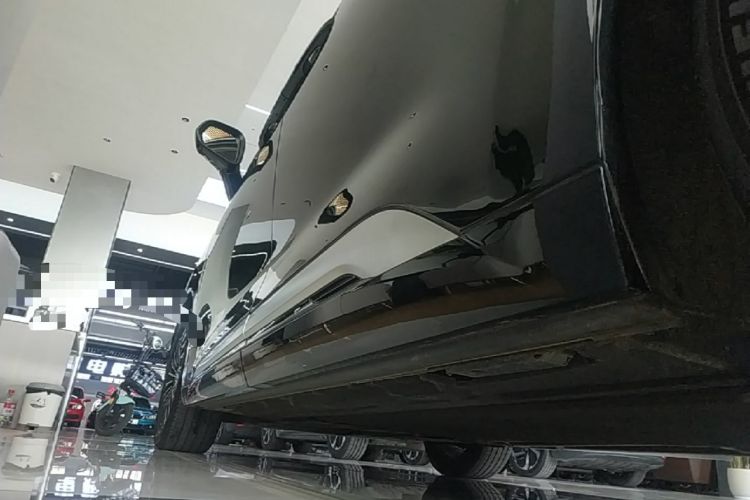 Used Denza D9 2022 DM-i 1040 Prestige Model Left Side Sill