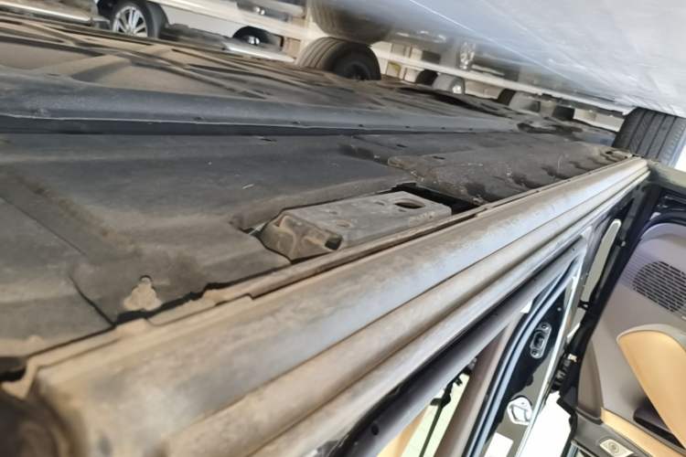 Used Denza D9 2022 DM-i 970 Four-Wheel Drive Flagship Model Left Side Sill