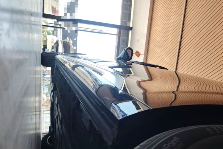 Used Denza D9 2022 DM-i 1040 Prestige Model Left Side Sill