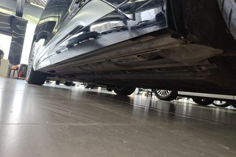 Used Denza D9 2022 DM-i 970 Four-Wheel Drive Flagship Model Left Side Sill