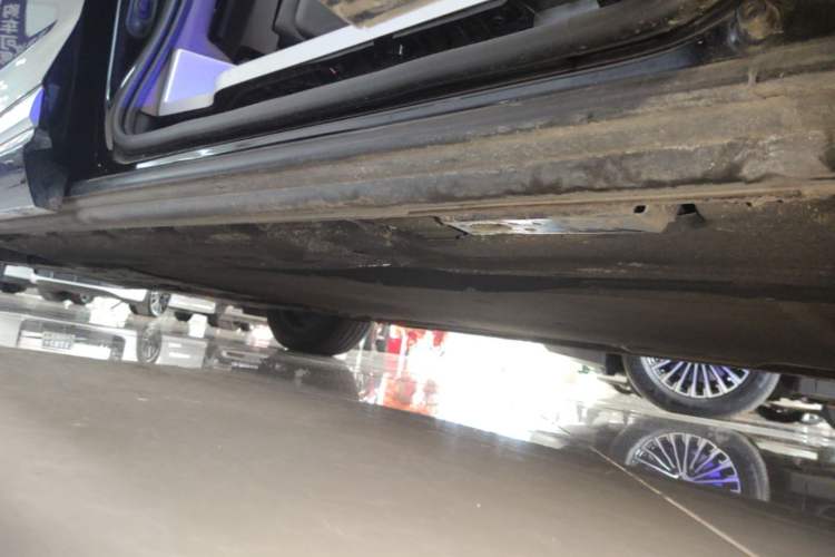 Used Denza D9 2022 DM-i 970 Four-Wheel Drive Prestige Model Left Side Sill