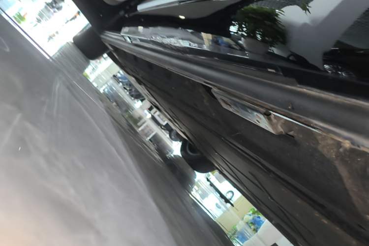 Used Denza D9 2022 DM-i 970 Four-Wheel Drive Flagship Model Left Side Sill