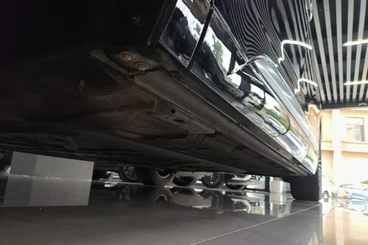 Used Denza D9 2022 DM-i 970 Four-Wheel Drive Flagship Model Left Side Sill