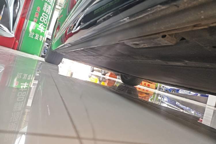 Used Denza D9 2022 EV 620 Prestige Model Left Side Sill