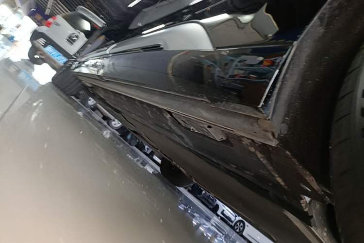 Used Denza D9 2022 DM-i 970 Four-Wheel Drive Prestige Model Left Side Sill