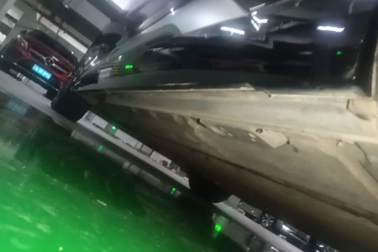 Used Denza D9 2022 DM-i 970 Four-Wheel Drive Flagship Model Left Side Sill