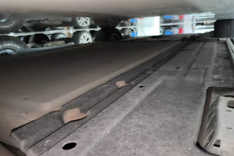 Used Denza D9 2022 DM-i 970 Four-Wheel Drive Prestige Model Left Side Sill