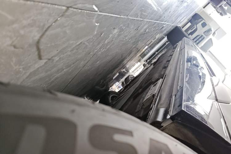 Used Denza D9 2022 DM-i 970 Four-Wheel Drive Flagship Model Left Side Sill