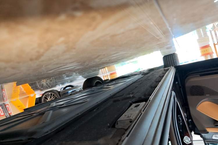 Used Denza D9 2022 DM-i 1040 Prestige Model Left Side Sill