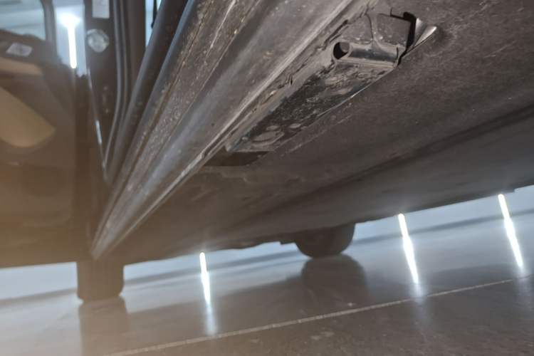 Used Denza D9 2022 DM-i 970 Four-Wheel Drive Flagship Model Left Side Sill