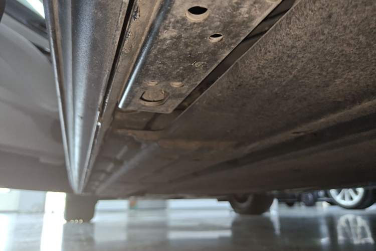 Used Denza D9 2022 DM-i 970 Four-Wheel Drive Flagship Model Left Side Sill