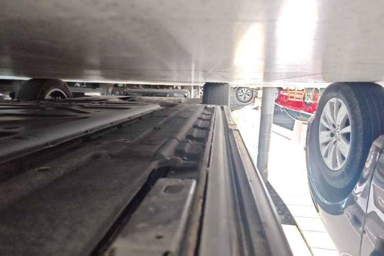 Used Denza D9 2022 DM-i 970 Four-Wheel Drive Flagship Model Left Side Sill