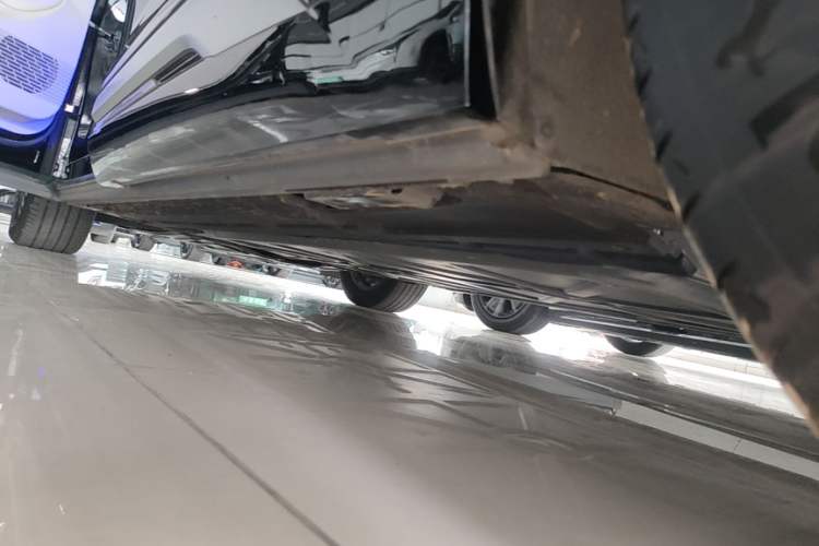 Used Denza D9 2022 DM-i 970 Four-Wheel Drive Prestige Model Left Side Sill