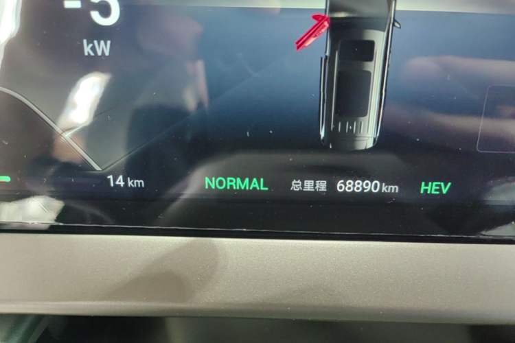 Used Denza D9 2022 DM-i 970 Four-Wheel Drive Flagship Model Odometer Close Up