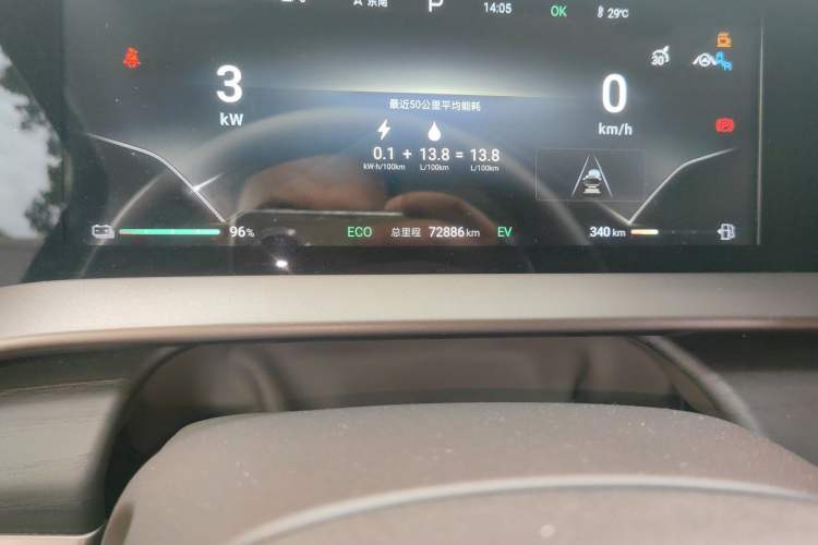 Used Denza D9 2022 DM-i 970 Four-Wheel Drive Prestige Model Odometer Close Up