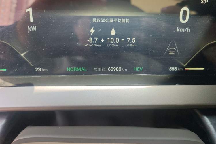 Used Denza D9 2022 DM-i 1040 Prestige Model Odometer Close Up