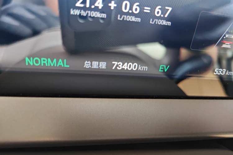 Used Denza D9 2022 DM-i 970 Four-Wheel Drive Prestige Model Odometer Close Up