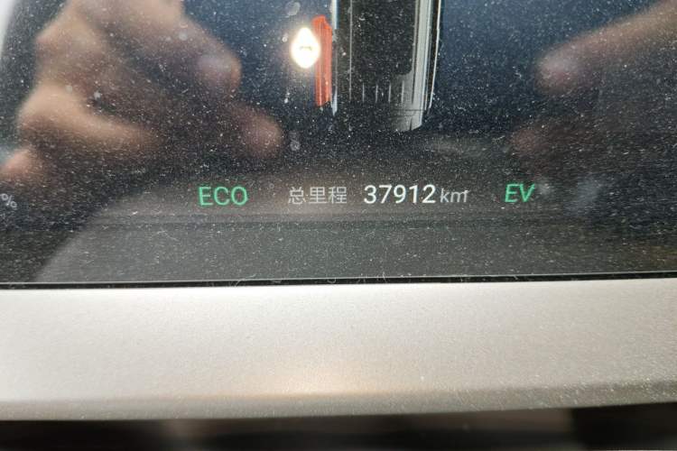 Used Denza D9 2022 DM-i 970 Four-Wheel Drive Flagship Model Odometer Close Up