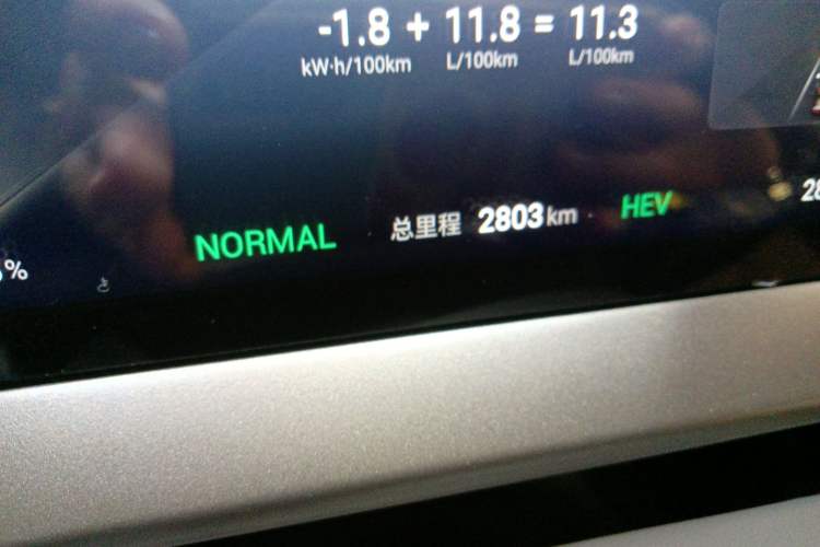 Used Denza D9 2022 DM-i 970 Four-Wheel Drive Flagship Model Odometer Close Up