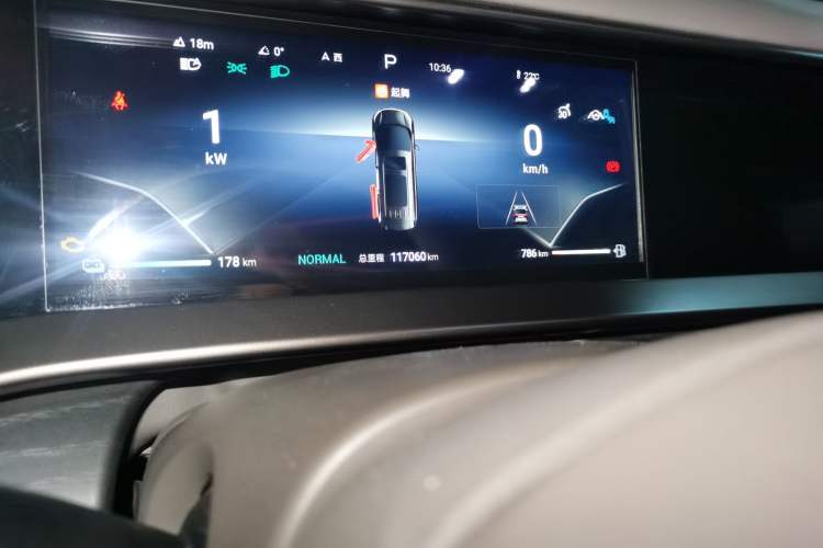 Used Denza D9 2022 DM-i 970 Four-Wheel Drive Prestige Model Odometer Close Up