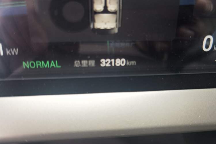 Used Denza D9 2022 DM-i 970 Four-Wheel Drive Flagship Model Odometer Close Up