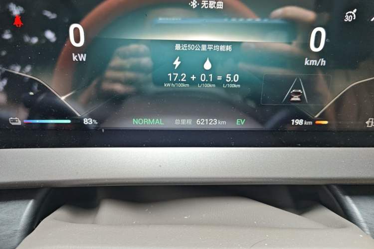 Used Denza D9 2022 DM-i 1040 Prestige Model Odometer Close Up