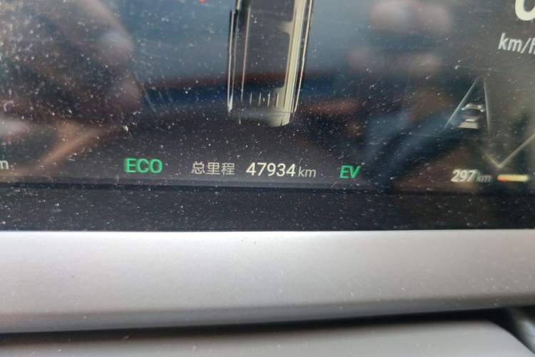 Used Denza D9 2022 DM-i 1040 Prestige Model Odometer Close Up