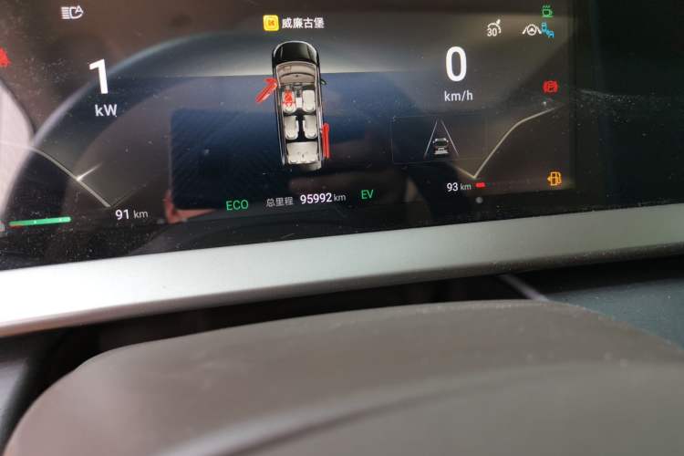 Used Denza D9 2022 DM-i 970 Four-Wheel Drive Flagship Model Odometer Close Up