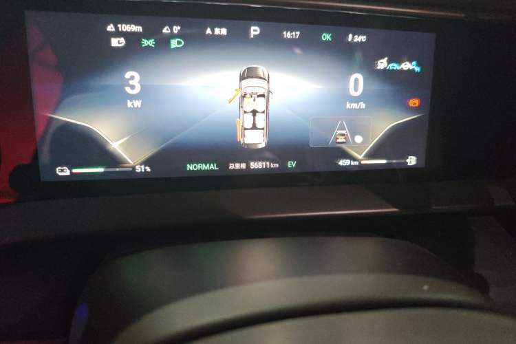 Used Denza D9 2022 DM-i 970 Four-Wheel Drive Flagship Model Odometer Close Up