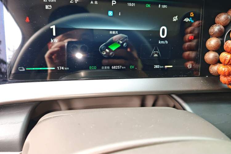 Used Denza D9 2022 DM-i 970 Four-Wheel Drive Flagship Model Odometer Close Up