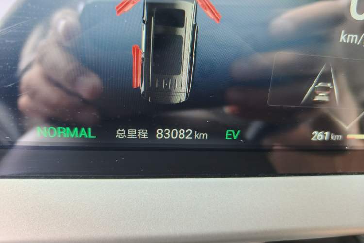 Used Denza D9 2022 DM-i 1040 Prestige Model Odometer Close Up