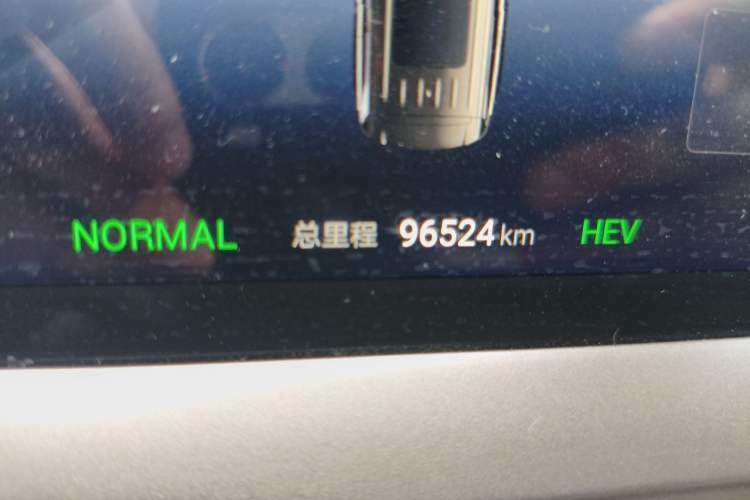 Used Denza D9 2022 DM-i 1040 Prestige Model Odometer Close Up