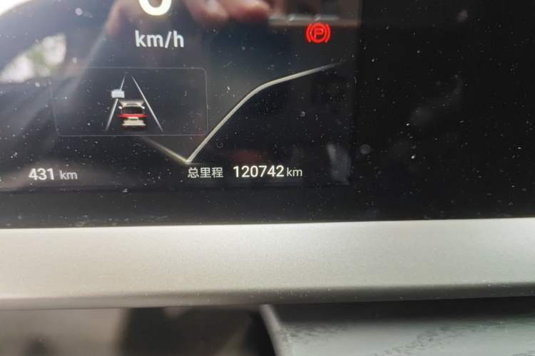 Used Denza D9 2022 EV 600 Four-Wheel Drive Flagship Model Odometer Close Up