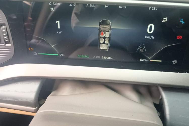 Used Denza D9 2022 DM-i 970 Four-Wheel Drive Flagship Model Odometer Close Up