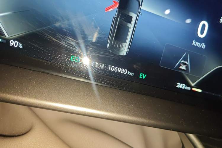 Used Denza D9 2022 DM-i 970 Four-Wheel Drive Flagship Model Odometer Close Up