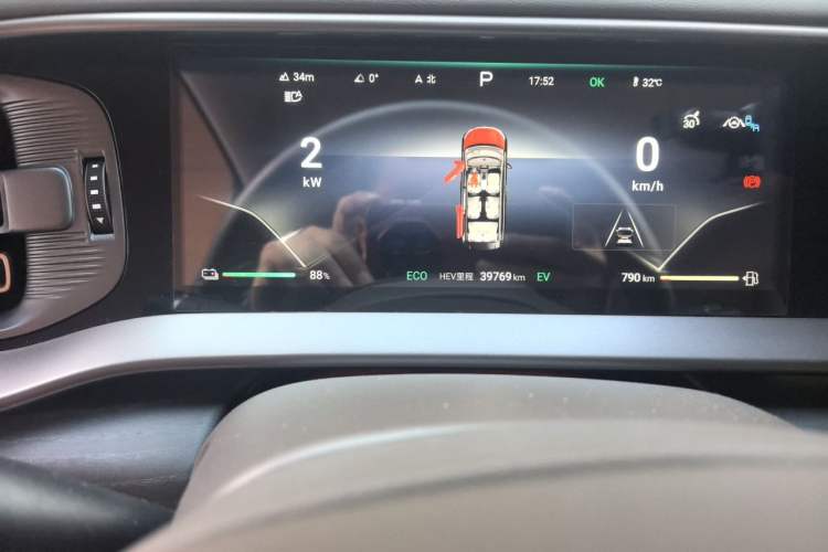 Used Denza D9 2022 DM-i 970 Four-Wheel Drive Flagship Model Odometer Close Up