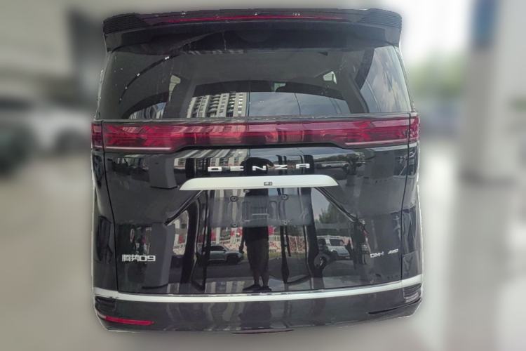 Used Denza D9 2022 DM-i 970 Four-Wheel Drive Flagship Model Rear