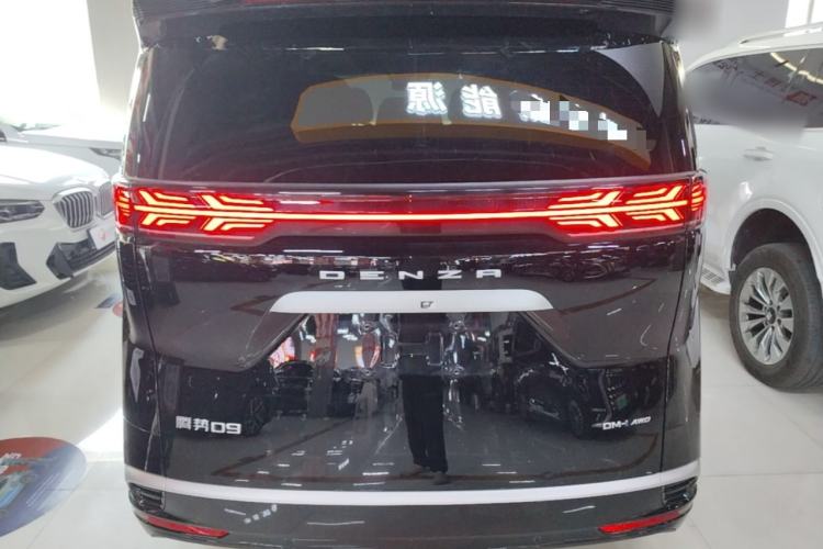 Used Denza D9 2022 DM-i 970 Four-Wheel Drive Flagship Model Rear