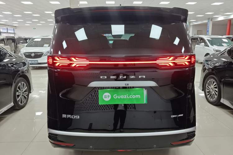 Used Denza D9 2022 DM-i 970 Four-Wheel Drive Prestige Model Rear