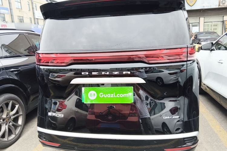 Used Denza D9 2022 DM-i 970 Four-Wheel Drive Prestige Model Rear