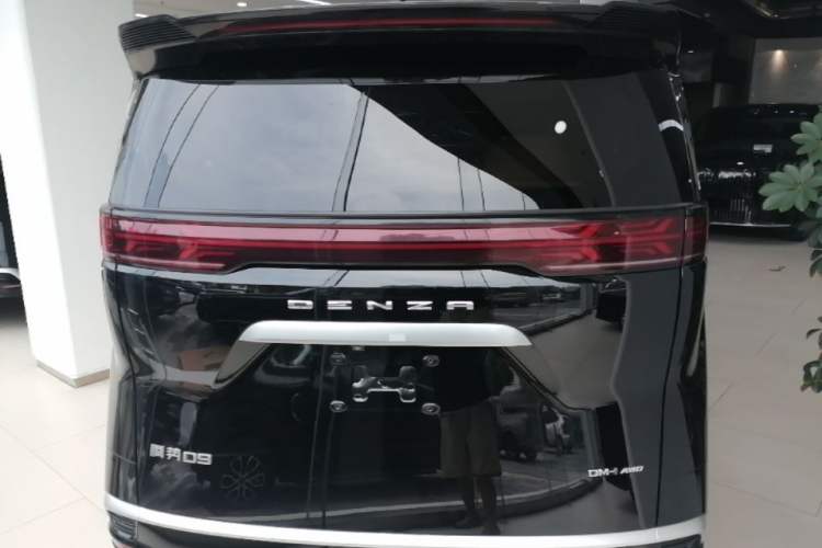 Used Denza D9 2022 DM-i 970 Four-Wheel Drive Prestige Model Rear