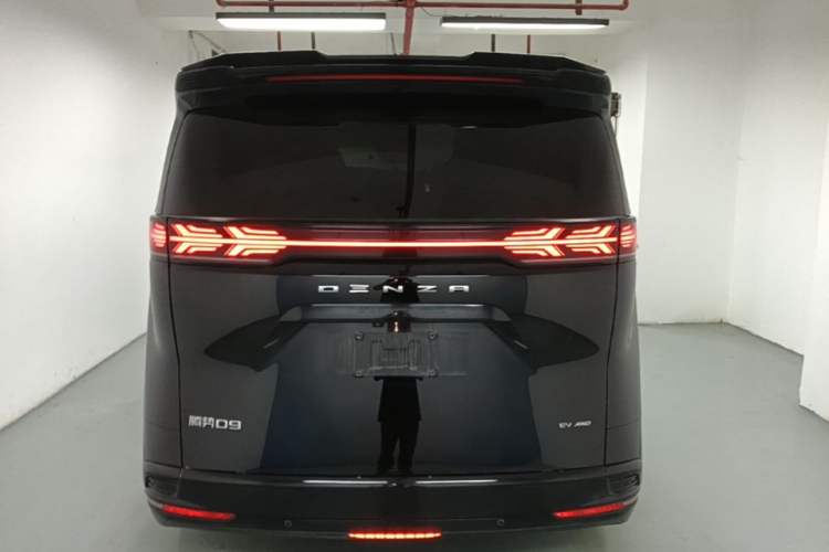 Used Denza D9 2022 EV 600 Four-Wheel Drive Prestige Model Rear