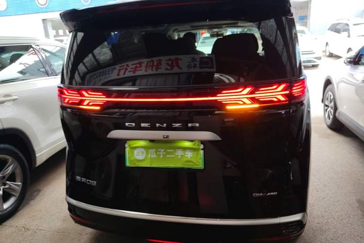 Used Denza D9 2022 DM-i 970 Four-Wheel Drive Prestige Model Rear