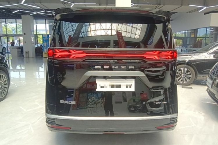 Used Denza D9 2022 DM-i 970 Four-Wheel Drive Prestige Model Rear