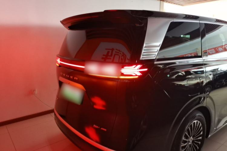 Used Denza D9 2022 DM-i 970 Four-Wheel Drive Prestige Model Rear