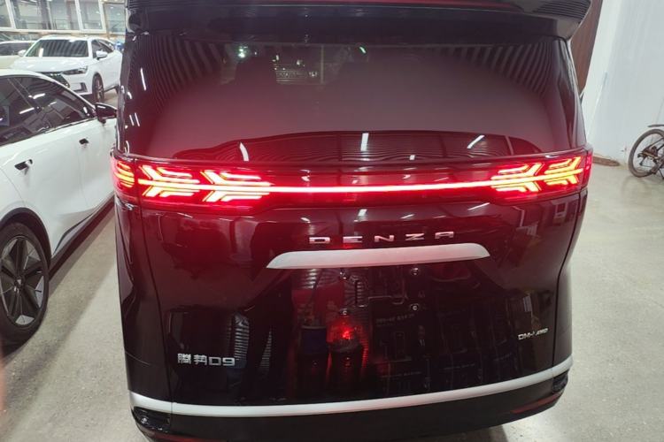 Used Denza D9 2022 DM-i 970 Four-Wheel Drive Prestige Model Rear
