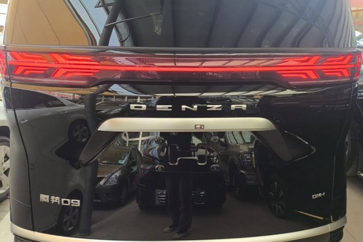 Used Denza D9 2022 DM-i 1040 Prestige Model Rear